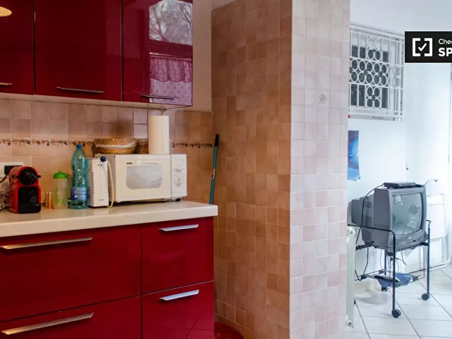 Immagine 10 di Camera condivisa in affitto  in Via Francesco De Vico, 00142 Roma RM, Italy a Roma