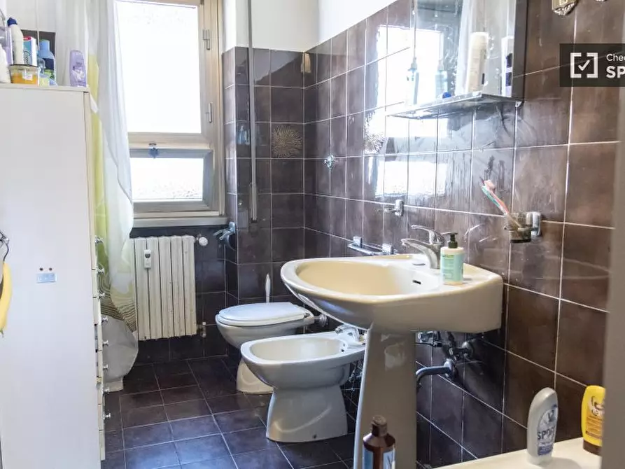 Immagine 10 di Camera condivisa in affitto  in Via Laurentina a Roma