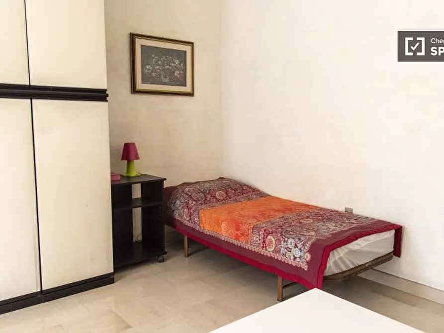 Immagine 2 di Camera condivisa in affitto  in Via della Fisica a Roma