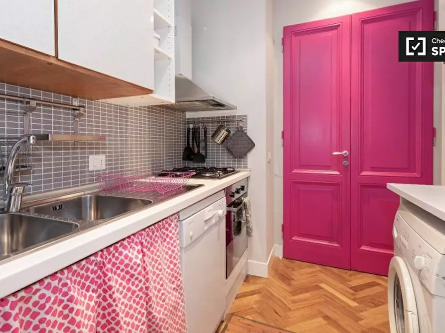 Immagine 8 di Appartamento in affitto  in Lungotevere degli Altoviti a Roma