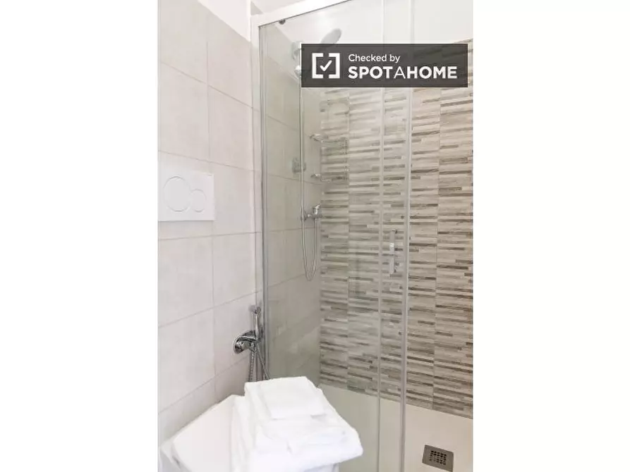 Immagine 18 di Camera condivisa in affitto  in Via Attilio Ambrosini a Roma