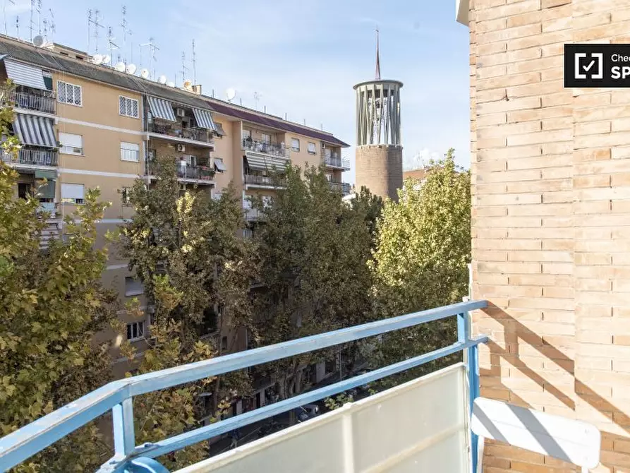 Immagine 2 di Camera condivisa in affitto  in Via Oderisi da Gubbio a Roma