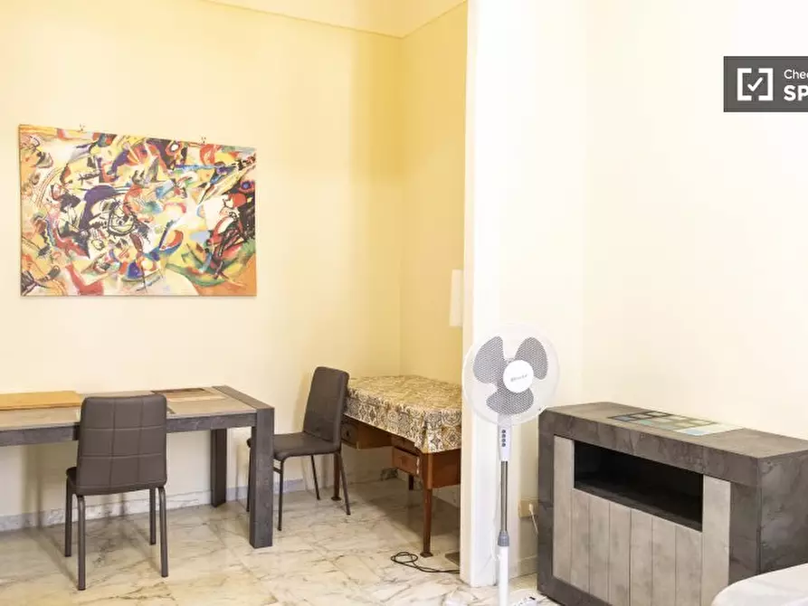 Immagine 16 di Camera condivisa in affitto  in via Carlo Emanuele a Roma