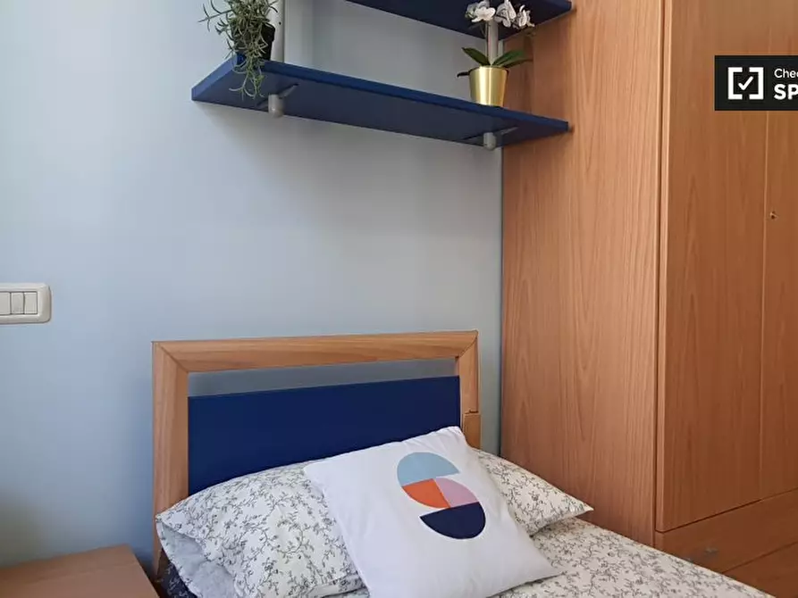 Immagine 1 di Camera condivisa in affitto  in Via Anton Giulio Barrili a Milano