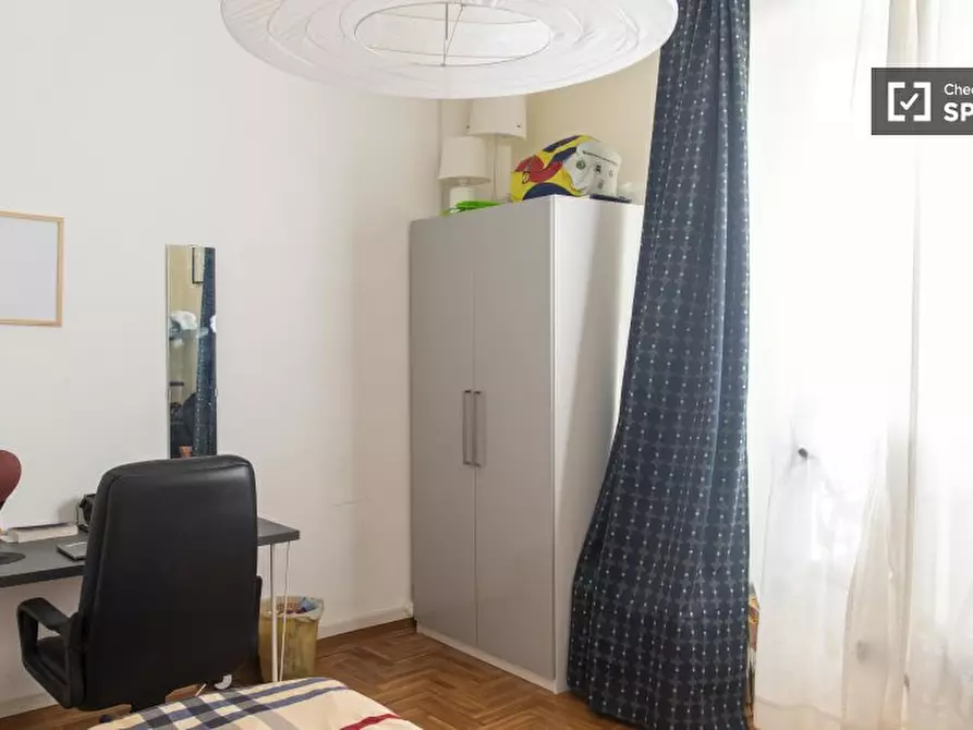 Immagine 4 di Camera condivisa in affitto  in Piazza Vescovio a Roma