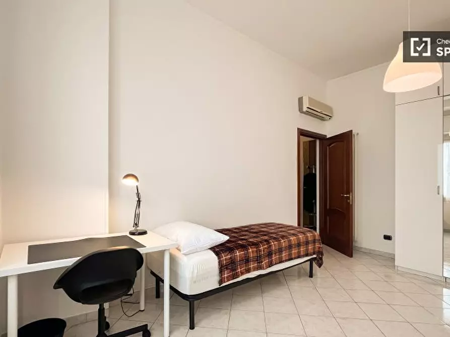 Immagine 5 di Camera condivisa in affitto  in Via Edoardo Bassini a Milano