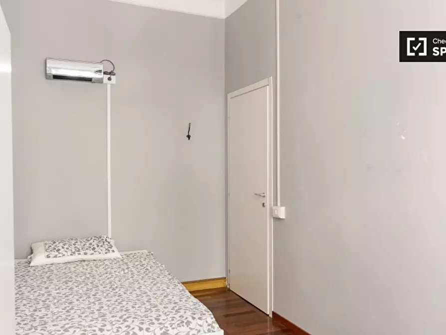 Immagine 4 di Camera condivisa in affitto  in Via Garigliano, 00198 Roma RM, Italy a Roma