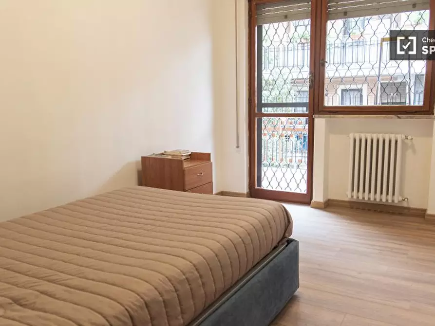 Immagine 1 di Camera condivisa in affitto  in Via Mattia Battistini a Roma