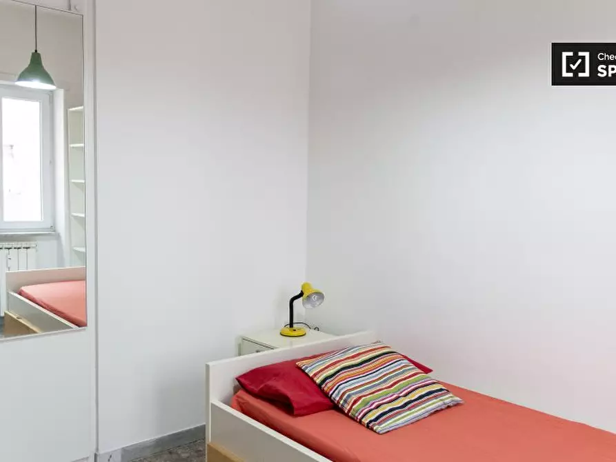 Immagine 3 di Camera condivisa in affitto  in Via Tarquinio Collatino a Roma