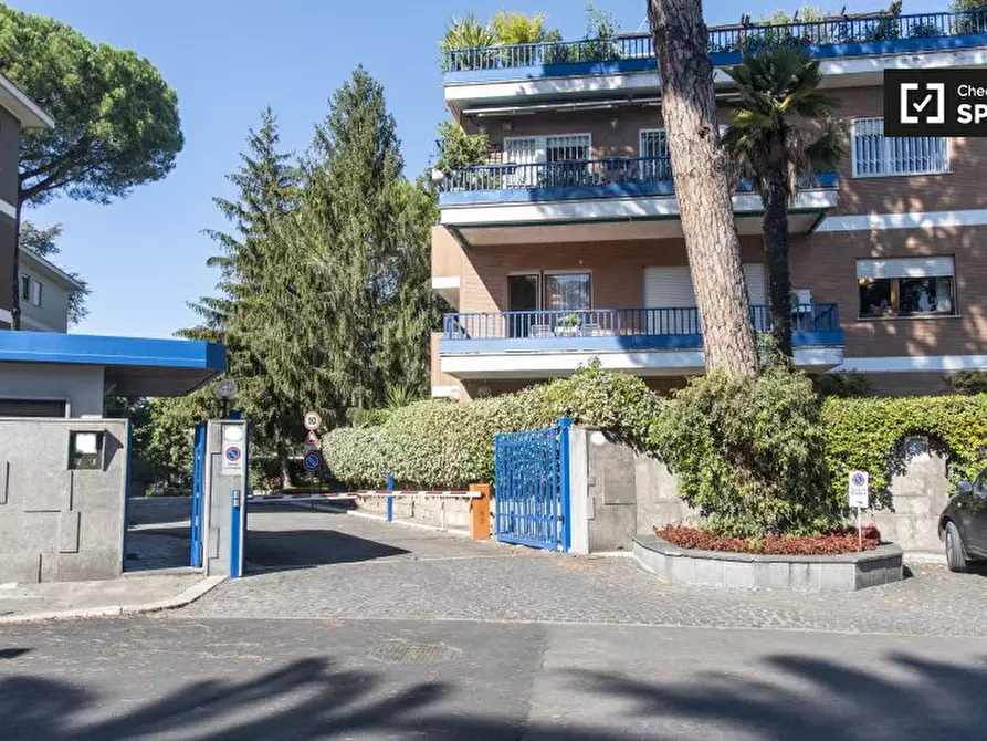 Immagine 11 di Camera condivisa in affitto  in Via della Camilluccia a Roma