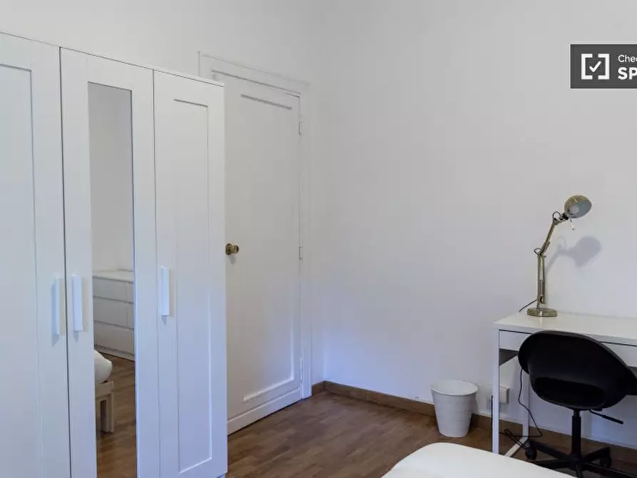 Immagine 1 di Camera condivisa in affitto  in Via Giuseppe Lorenzoni a Roma