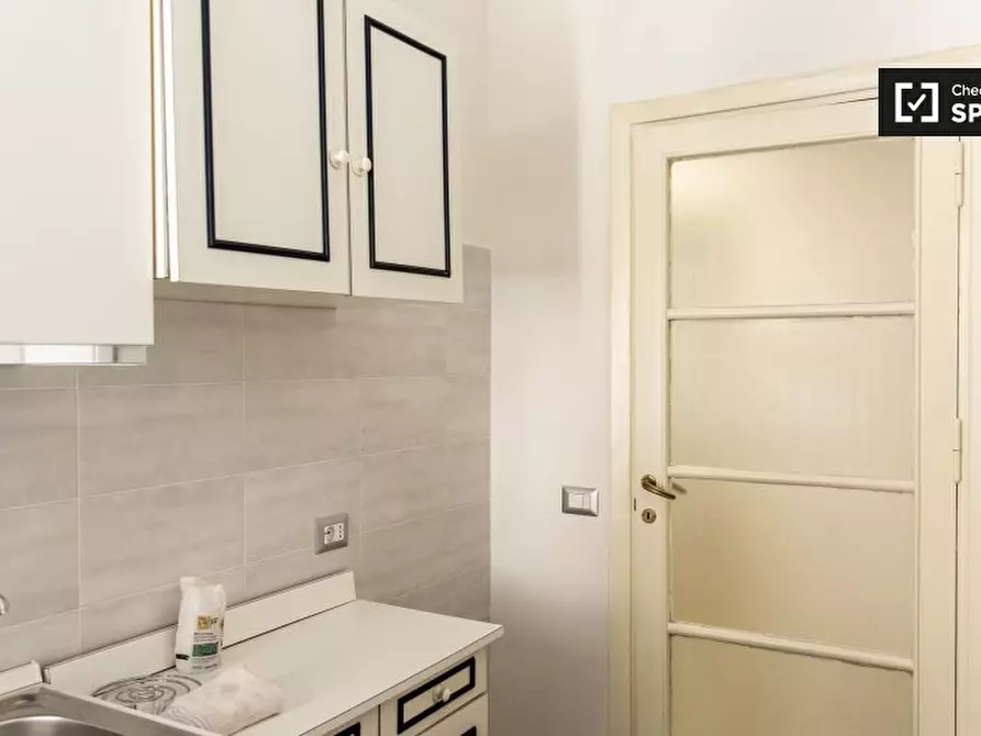 Immagine 8 di Camera condivisa in affitto  in Viale delle Provincie a Roma