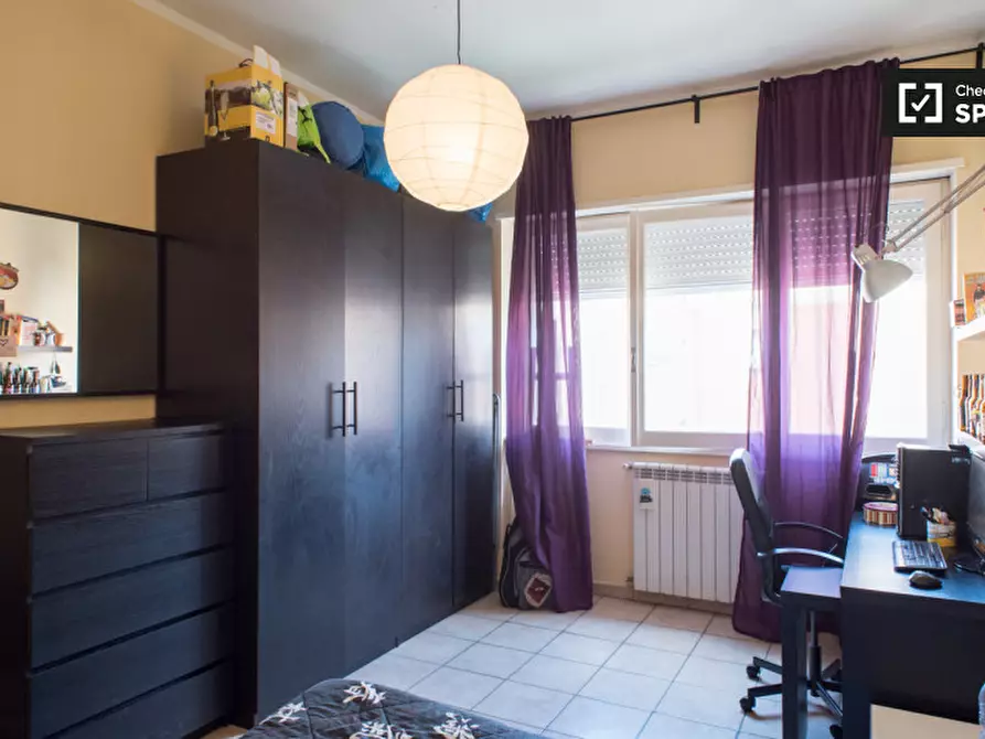 Immagine 3 di Camera condivisa in affitto  in Viale Jonio a Roma