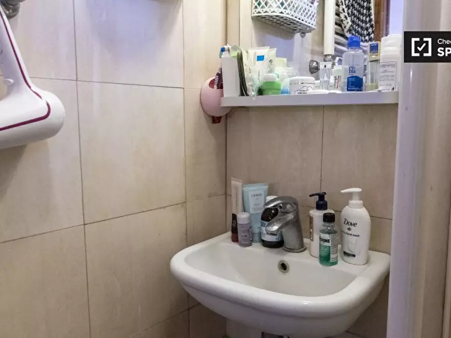 Immagine 6 di Camera condivisa in affitto  in Via Castelfidardo, 00185 Roma RM, Italy a Roma