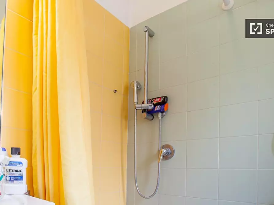 Immagine 7 di Camera condivisa in affitto  in Via dello Scalo di San Lorenzo a Roma