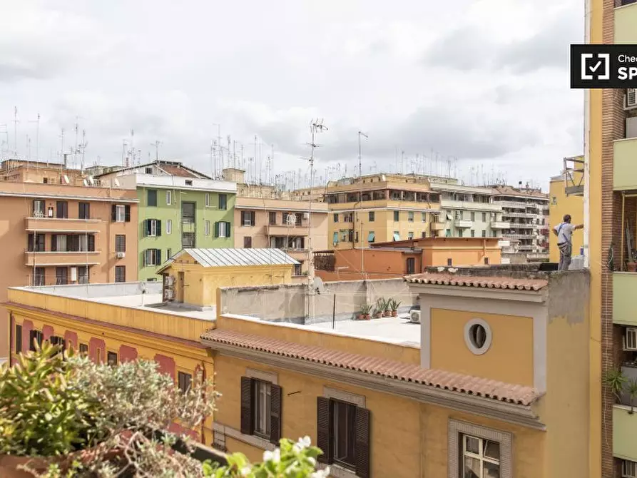 Immagine 5 di Camera condivisa in affitto  in Via Camilla a Roma
