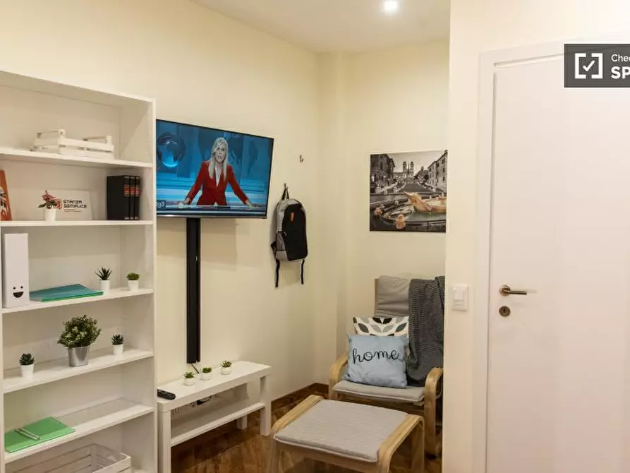 Immagine 8 di Camera condivisa in affitto  in Viale Ippocrate a Roma