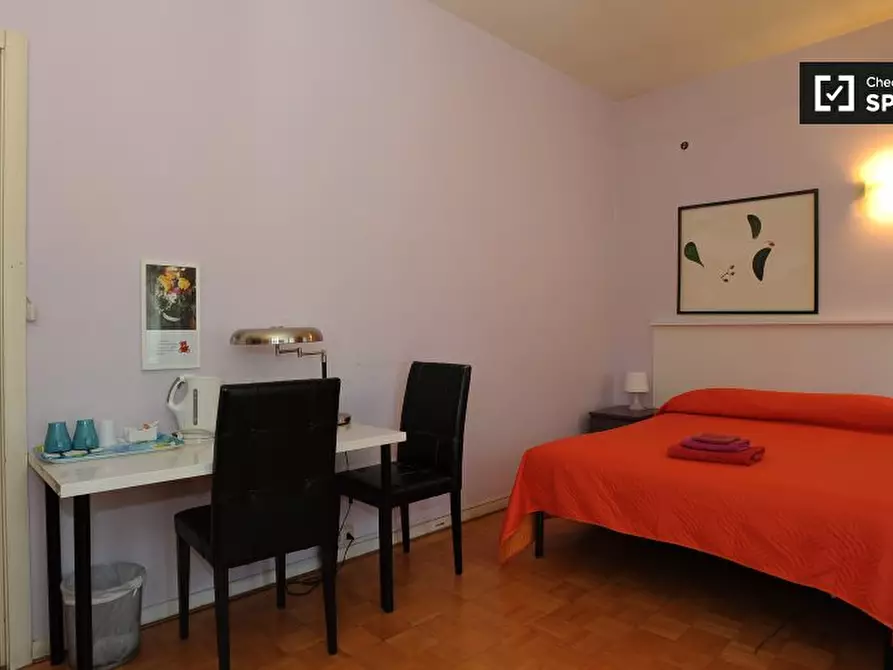 Immagine 2 di Camera condivisa in affitto  in Viale dell'Arte, 00144 Roma RM, Italy a Roma