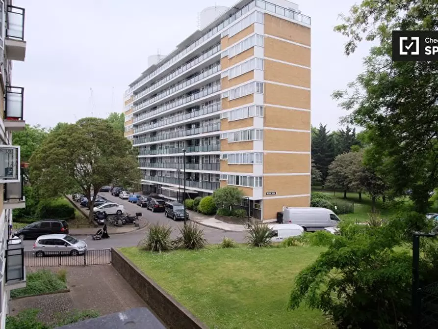 Immagine 5 di Camera condivisa in affitto  in CHURCHILL GARDENS a 