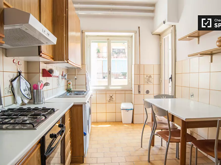 Immagine 9 di Camera condivisa in affitto  in Via Lucio Calpurnio Bibulo a Roma