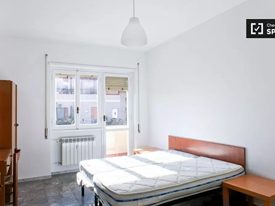 Immagine 2 di Camera condivisa in affitto  in Via Italo Carlo Falbo a Roma