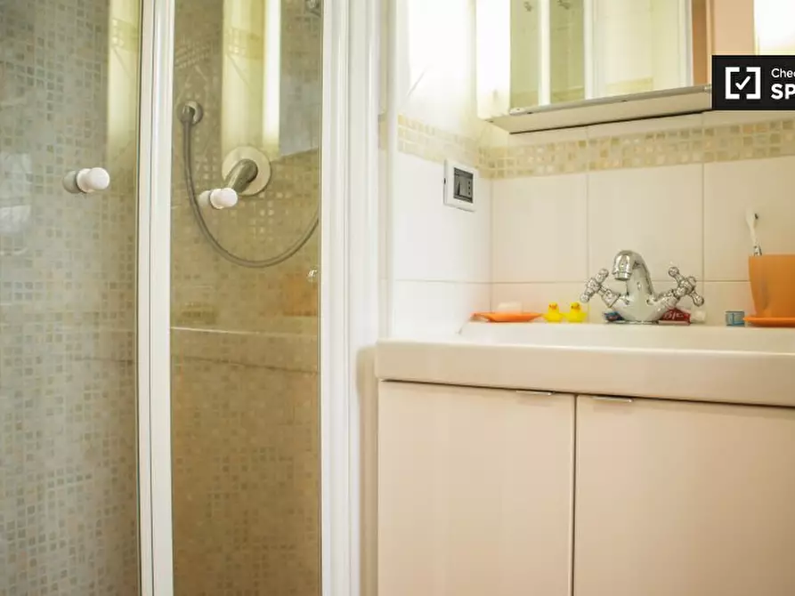 Immagine 4 di Camera condivisa in affitto  in Via S. Lucio, 00165 Roma RM, Italy a Roma