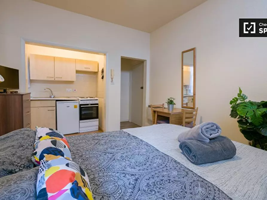 Immagine 7 di Ufficio in affitto  in Park Ave a Brent