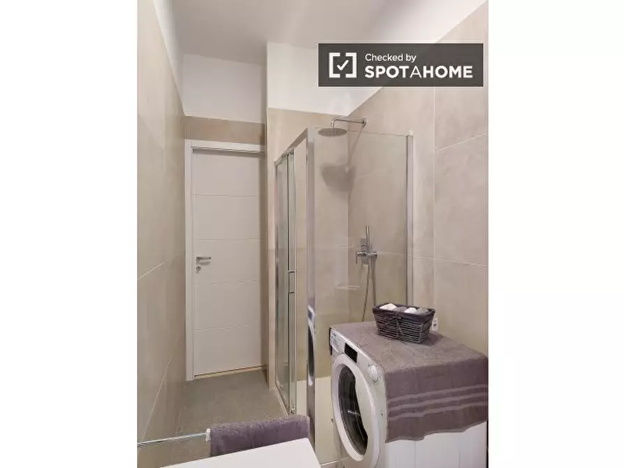 Immagine 12 di Appartamento in affitto  in Via Tavazzano a Milano