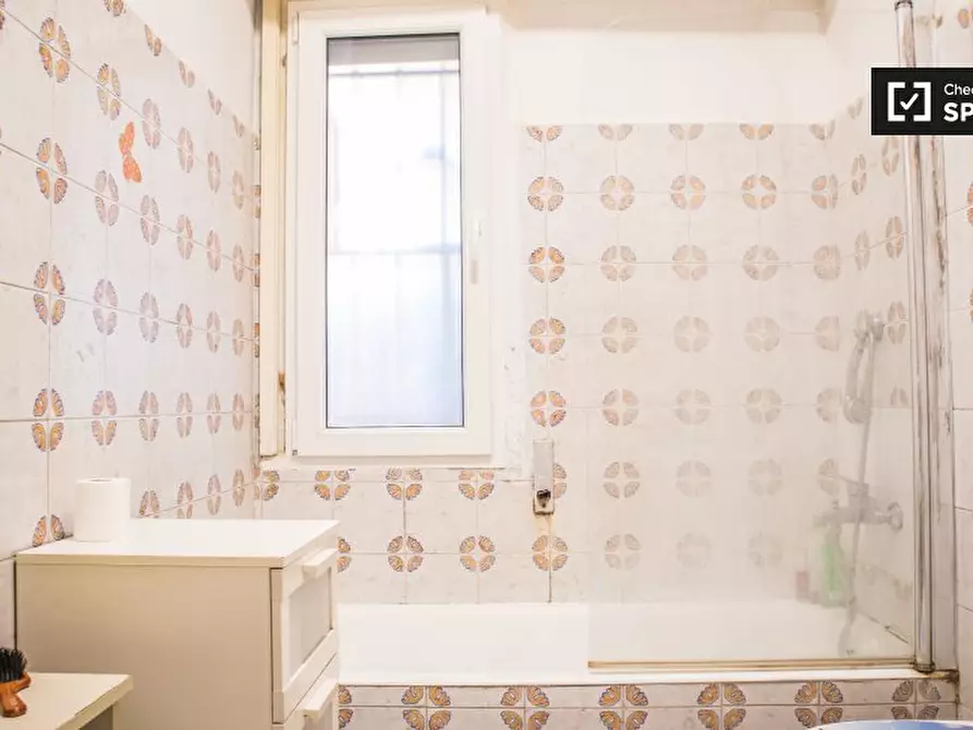 Immagine 16 di Camera condivisa in affitto  in Via dei Savorelli, 00165 Roma RM, Italy a Roma