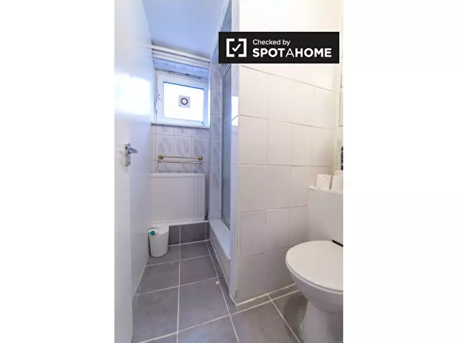 Immagine 12 di Camera condivisa in affitto  in Horton House, Field Rd, Hammersmith, London W 8HW, UK a Hammersmith