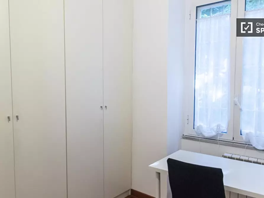 Immagine 3 di Camera condivisa in affitto  in Via Francesco Pallavicini a Roma