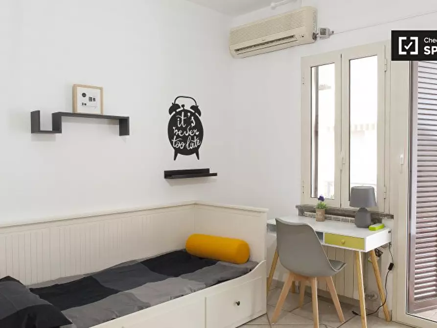 Immagine 4 di Camera condivisa in affitto  in Via Raddusa, 00133 Roma RM, Italy a Roma