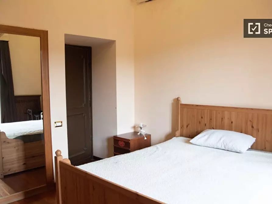 Immagine 1 di Camera condivisa in affitto  in Via Cavour a Roma