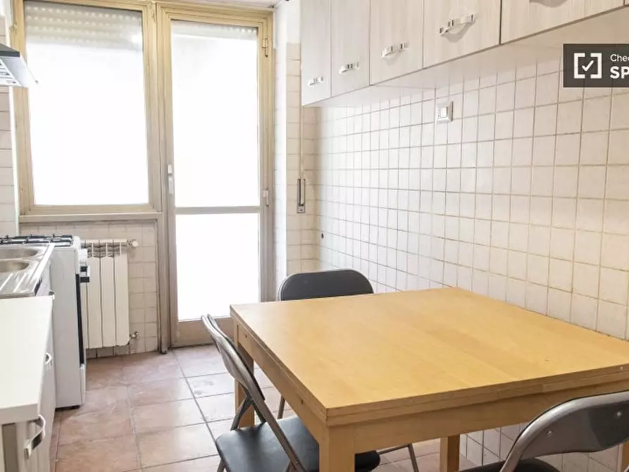 Immagine 9 di Camera condivisa in affitto  in Via Gregorio Ricci Curbastro a Roma