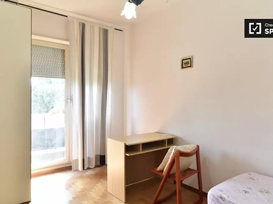 Immagine 4 di Camera condivisa in affitto  in Viale dei Caduti Nella Guerra di Liberazione a Roma