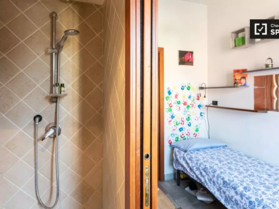 Immagine 4 di Camera condivisa in affitto  in Via dei Crispolti a Roma