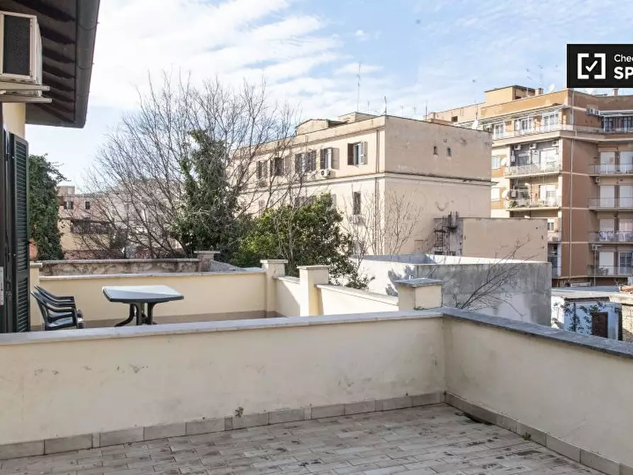 Immagine 5 di Camera condivisa in affitto  in Via dei Sulpici a Roma