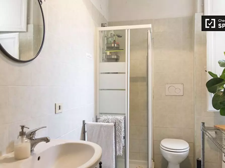 Immagine 6 di Camera condivisa in affitto  in Viale Glorioso a Roma