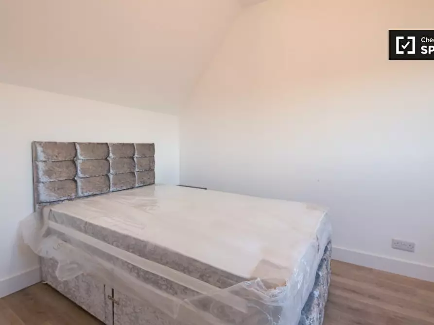 Immagine 16 di Appartamento in affitto  in Heathfield Park Drive a Barking