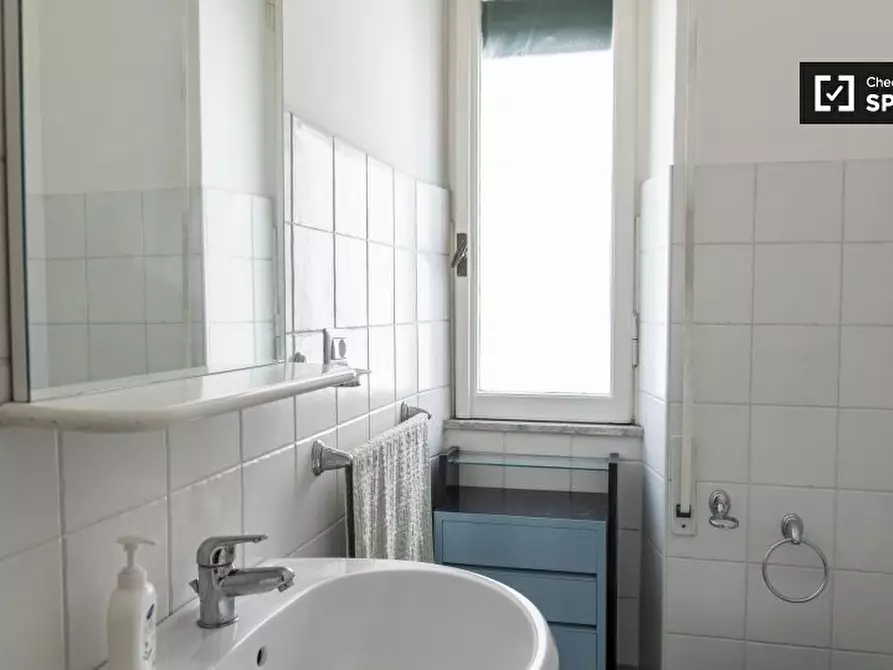 Immagine 13 di Camera condivisa in affitto  in Viale delle Provincie a Roma