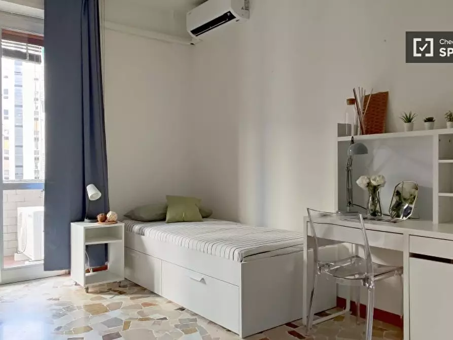 Immagine 3 di Camera condivisa in affitto  in Via Breno a Milano
