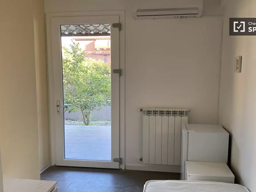 Immagine 5 di Camera condivisa in affitto  in Via di Carcaricola a Roma
