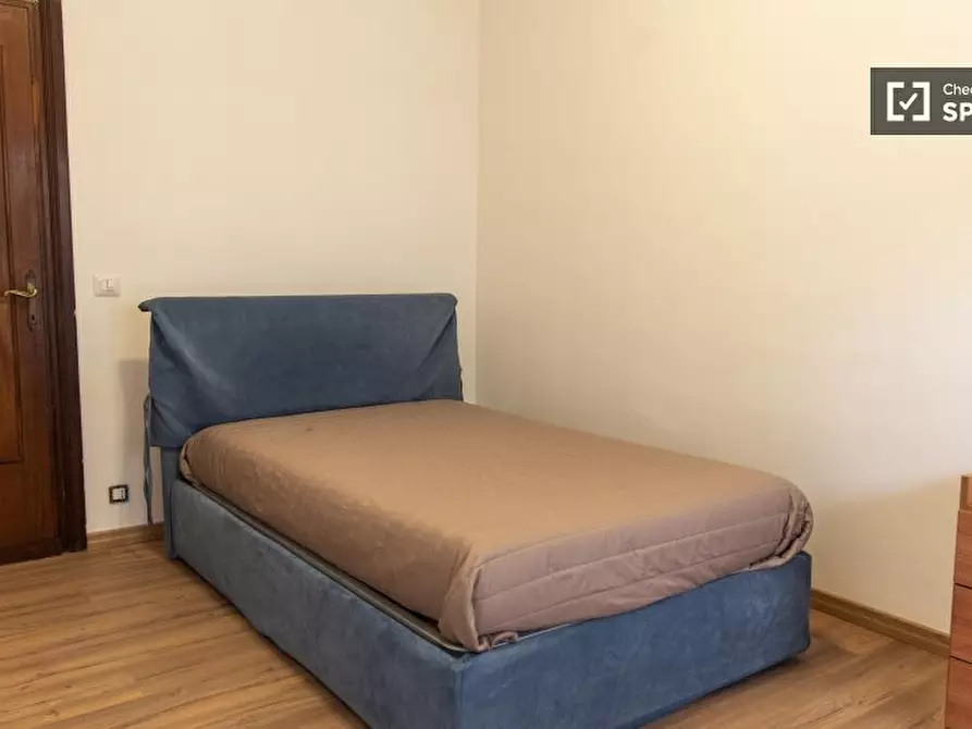 Immagine 2 di Camera condivisa in affitto  in Via Mattia Battistini a Roma