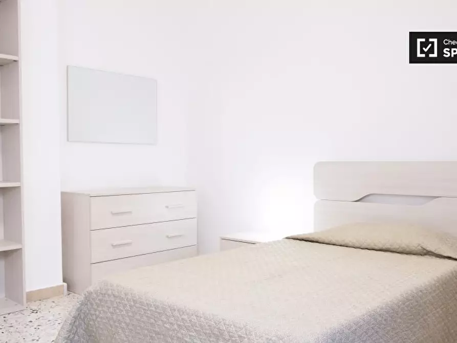 Immagine 4 di Camera condivisa in affitto  in Viale dei Salesiani a Roma