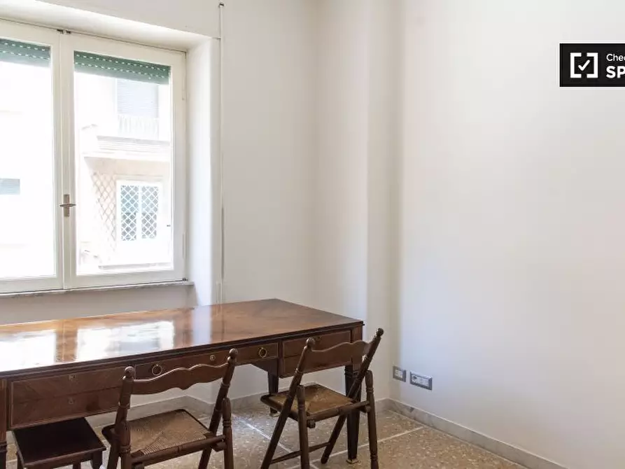 Immagine 4 di Camera condivisa in affitto  in Viale delle Provincie a Roma