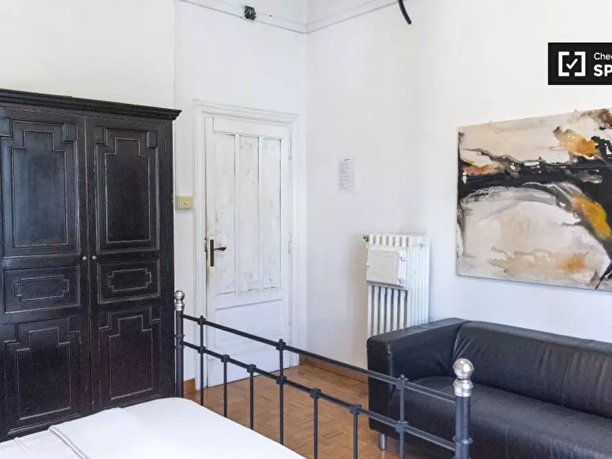 Immagine 4 di Camera condivisa in affitto  in Viale Glorioso a Roma