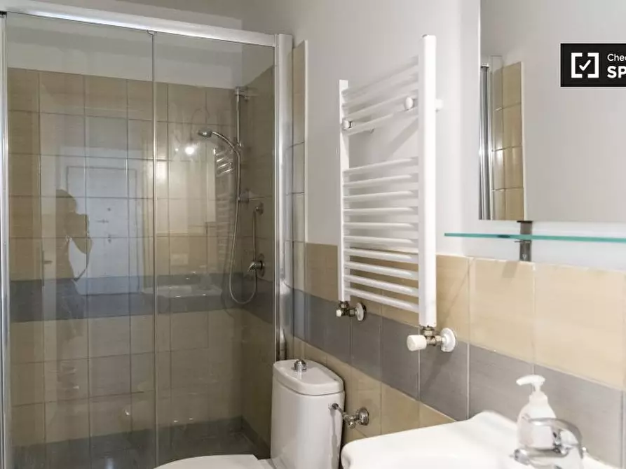 Immagine 13 di Camera condivisa in affitto  in Viale Regina Margherita a Roma