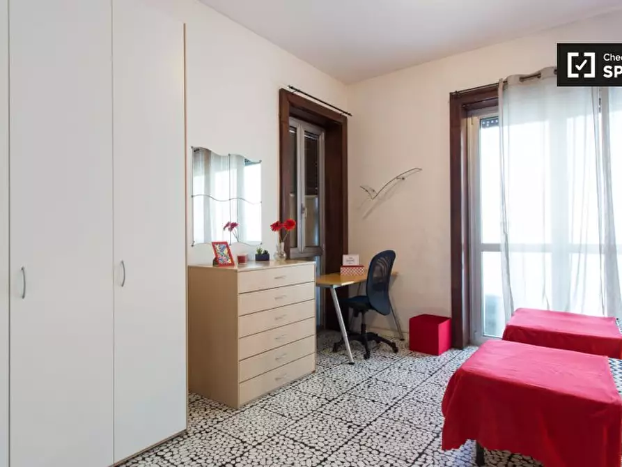 Immagine 2 di Camera condivisa in affitto  in Largo Isabella d'Aragona a Milano