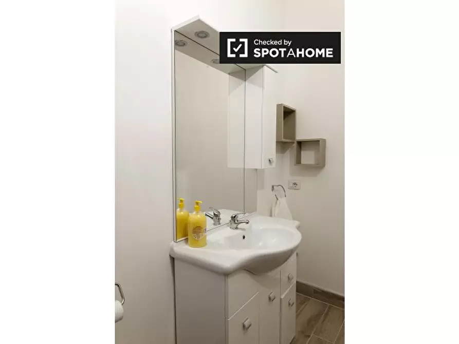 Immagine 15 di Camera condivisa in affitto  in Via Raddusa, 00133 Roma RM, Italy a Roma