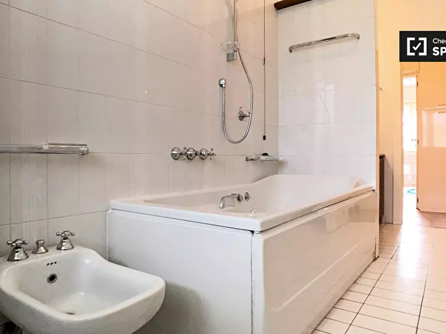 Immagine 19 di Appartamento in affitto  in Via Vincenzo Monti, 20145 Milano MI, Italy a Milano